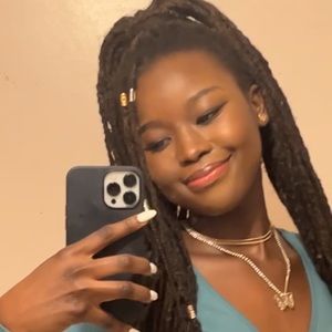 Meet your Posher, Angella